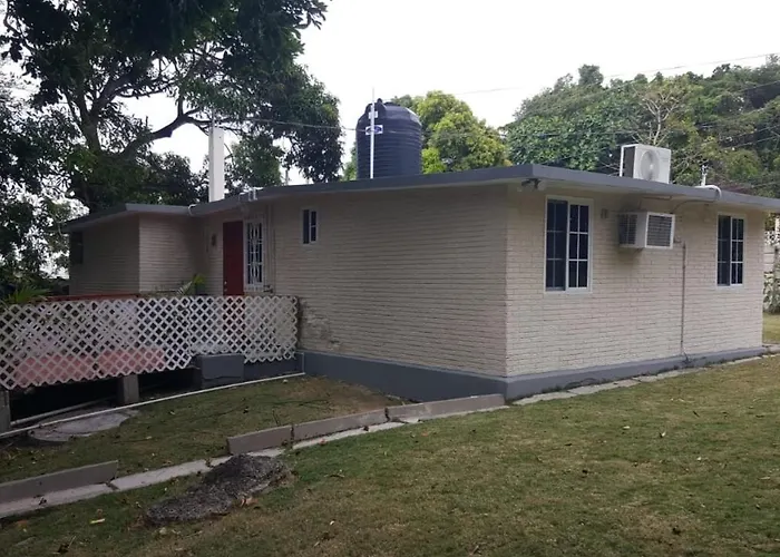 Saltaire Rose Hall 10 Mins Hike To Holiday home Montego Bay
