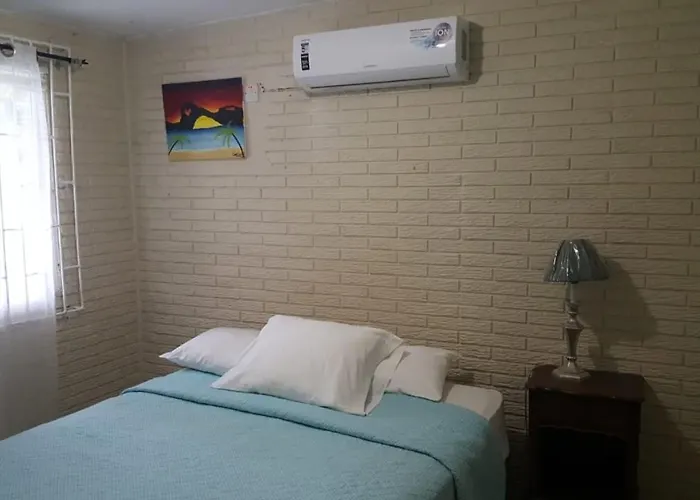 Holiday home Saltaire Rose Hall 10 Mins Hike To Montego Bay